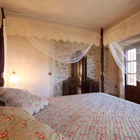 Amazing Mansion In With Swimming Pool Petra (Mallorca)
